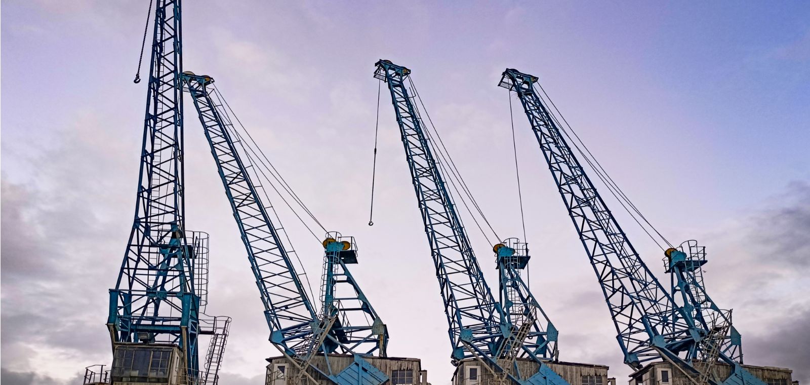 理想から現実へ：強固なAI戦略の4つの柱